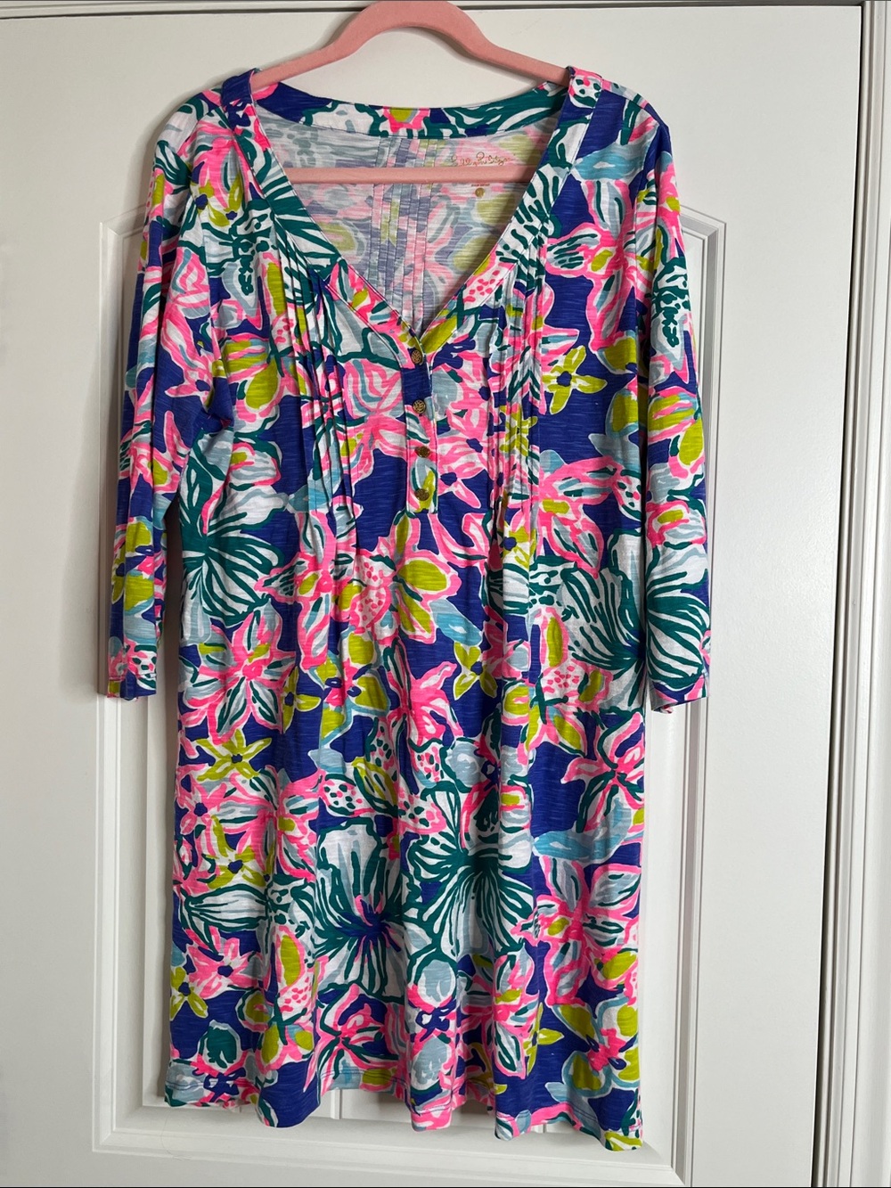 Lily Pulitzer-Amberly, V-neck, Bright Floral Dress w/Signature Gold buttons-XL